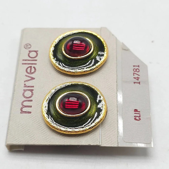 Marvella Vintage Clip-On Earrings Gold Tone Red Cab Green Enamel Christmas - Picture 2 of 4